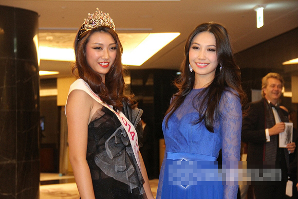 Hai Hoa hậu Hoàn vũ của Trung Quốc là Hứa Kế Đan và Hồ Ngạn Lương cũng góp mặt trong sự kiện này.