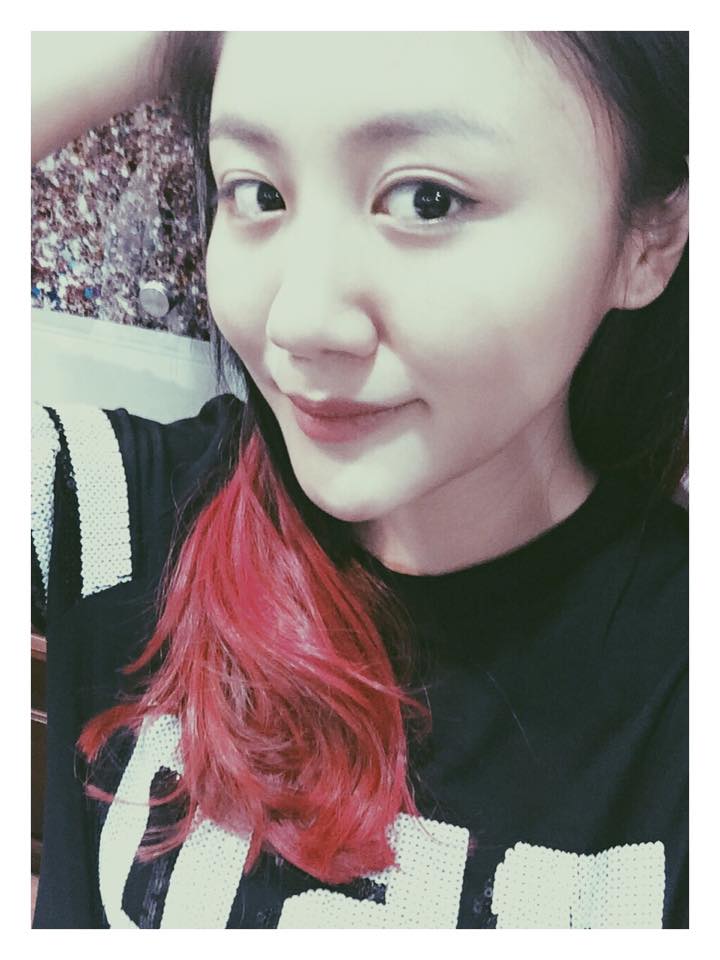 Văn Mai Hương cũng cập nhập xu hướng nhuộn tóc Highlight.