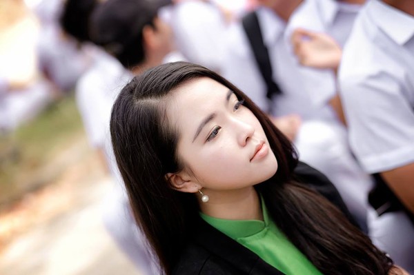 Là học sinh trường THPT Phan Chu Trinh - Đà Nẵng, không học sinh nào là không biết đến cô giáo Lê Hoàng Ngân
