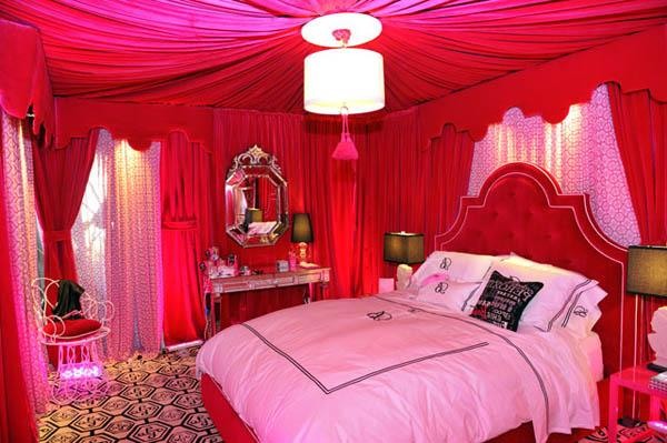Hãy cho con gái bạn một phòng ngủ màu hồng mà cô bé yêu thích. Với một chút khả năng sáng tạo, bạn sẽ dễ dàng tạo nên một không gian đẹp cho bé yêu chơi đùa và mơ mộng.