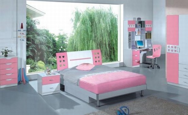 Phòng ngủ đẹp với màu hồng đơn sắc.