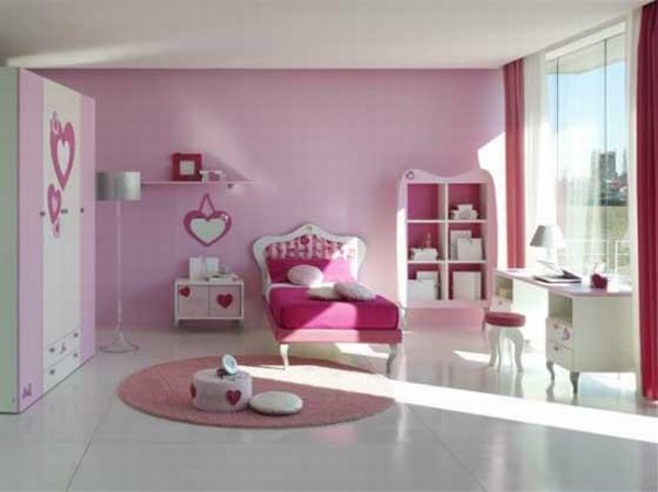 Trang trí phòng ngủ màu hồng hoặc các đồ nội thất phòng ngủ màu hồng sẽ làm cho con gái bạn thích thú.