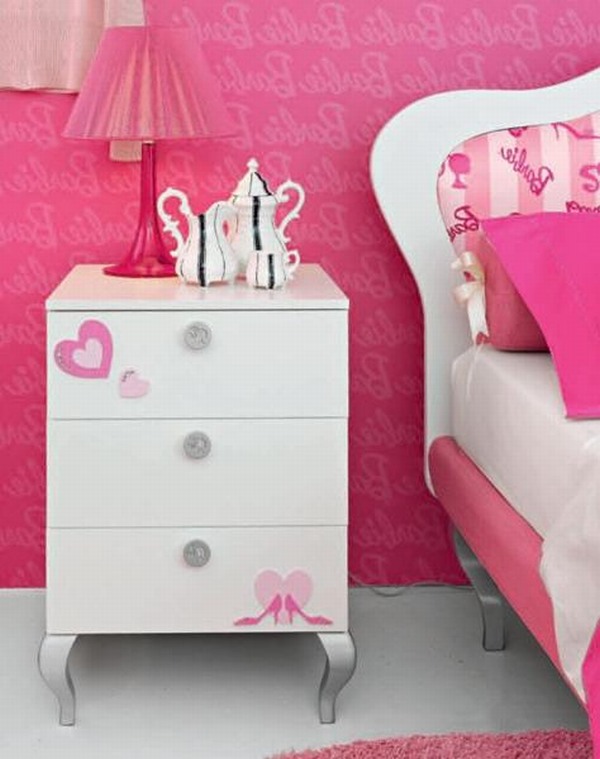 Trang trí phòng ngủ với màu hồng dễ thương.