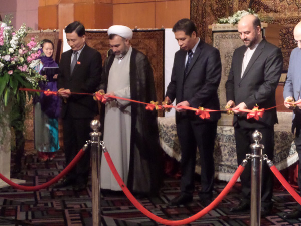 Đến tham dự lễ khai mạc có Ngài Đại sứ Iran Hossein Alvandi Behineh, Thứ trưởng Bộ Ngoại giao Đặng Minh Khôi...
