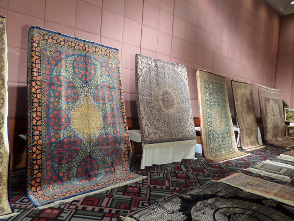 Được biết, giá trị những tấm thảm tuyệt đẹp này có thể lên đến hàng nghìn USD.