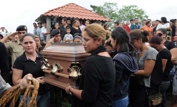 Sau khi kẻ thủ ác bị bắt giữ, đám tang của chị em Hoa hậu Honduras Maria Jose Alvarado đã được diễn ra.