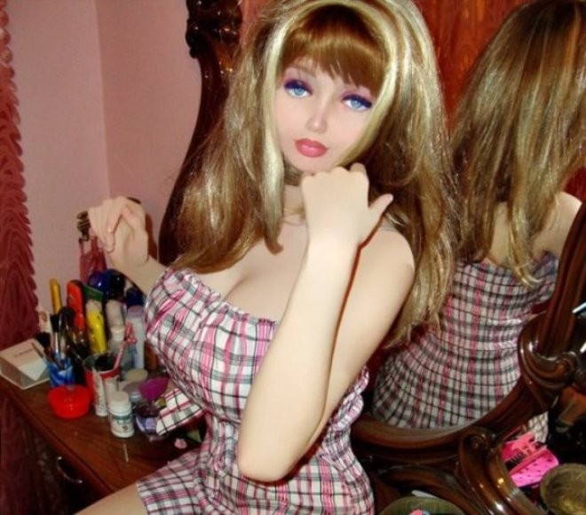 Cô nàng tự tin khẳng định mình có vẻ đẹp và thân hình chuẩn búp bê Barbie mà chưa từng qua phẫu thuật thẩm mỹ hay chỉnh sửa Photoshop...