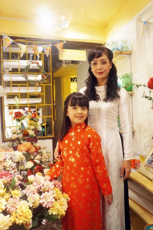 Con gái diễn viên Chiều Xuân ngày càng xinh xắn, mũm mĩm, có nhiều nét giống bà mẹ nổi tiếng.