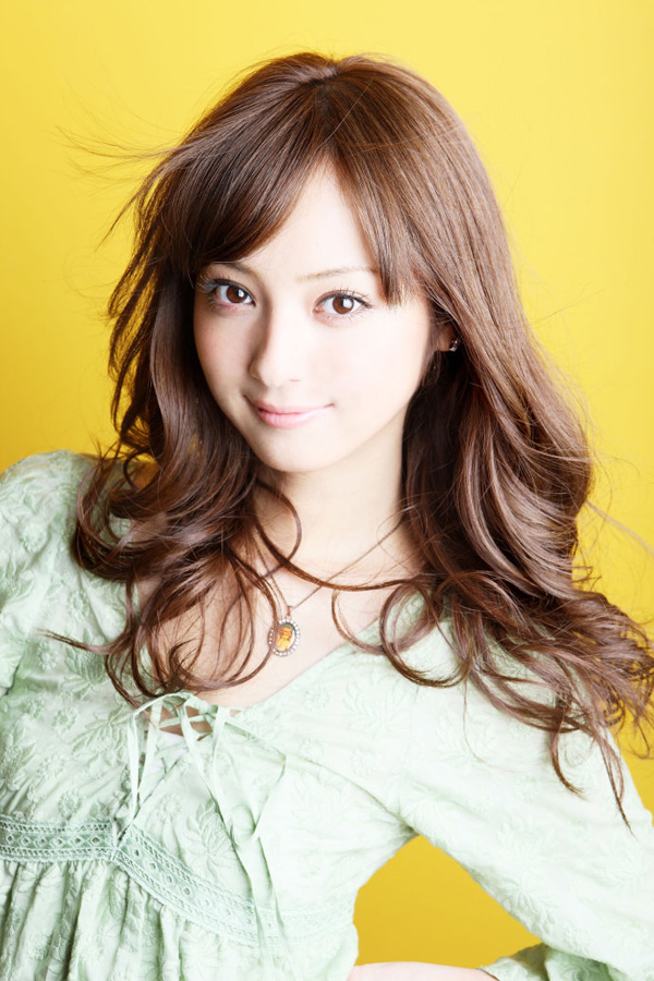 Cô thường xuyên xuất hiện trên bìa các tạp chí lớn nhỏ của Nhật Bản.