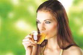 Uống trà xanh. Dưỡng chất trong trà xanh có khả năng giảm nguy cơ phát triển ung thư vú, buồng trứng, đại tràng, tiền liệt tuyến, phổi.