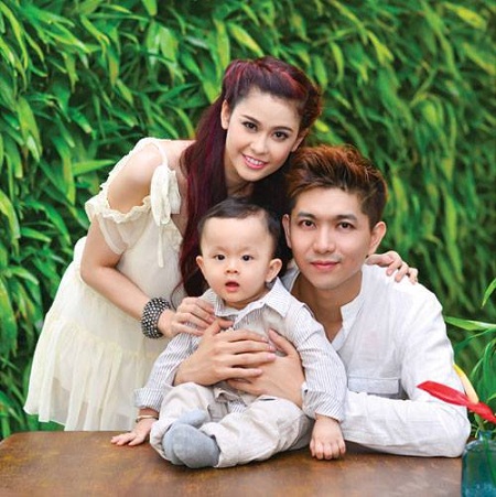 Cậu bé 'thiên thần' Sushi là con trai của ca sĩ Tim và nữ diễn viên xinh đẹp Phạm Quỳnh Anh.