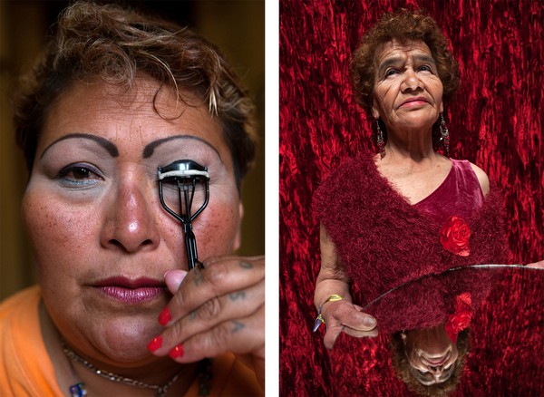 Ảnh trái: Paola, 1 thành viên của ngôi nhà chung Casa Xochiquetzal. Cô đang trang điểm trước khi đi hành nghề vào năm 2008. Ảnh phải: Victoria (81 tuổi) là thành viên già nhất trong ngôi nhà.