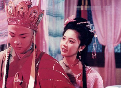 Mang nặng một mối tình với Đường Tăng, nữ quốc vương đành ôm nỗi buồn sâu thẳm khi sư phụ quyết lên đường thỉnh kinh.
