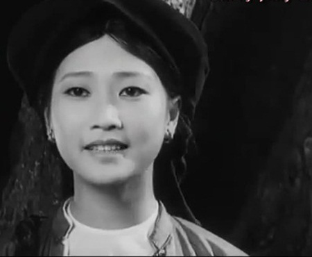 Là con gái của cặp diễn viên cải lương Tiêu Lang và Kim Xuân nhưng số phận đã chọn Như Quỳnh cho sự nghiệp điện ảnh.