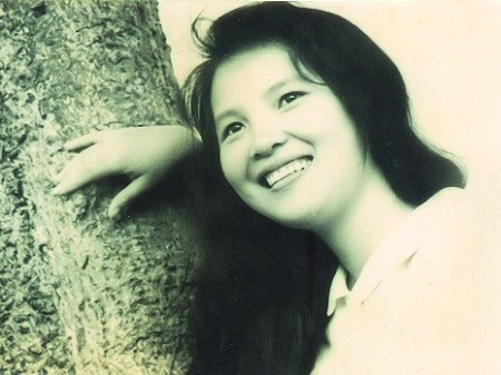 Đến với con đường điện ảnh khá sớm, NSƯT Tố Uyên đã tham gia diễn xuất trong một loạt các tác phẩm điện ảnh nổi tiếng.