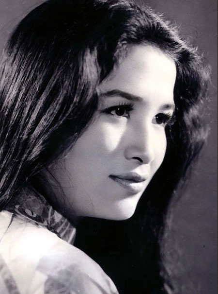 NSND Trà Giang là một trong nữ diễn diên nổi tiếng nhất trên màn ảnh rộng Việt Nam giai đoạn những năm 70, 80 của thế kỷ 20.
