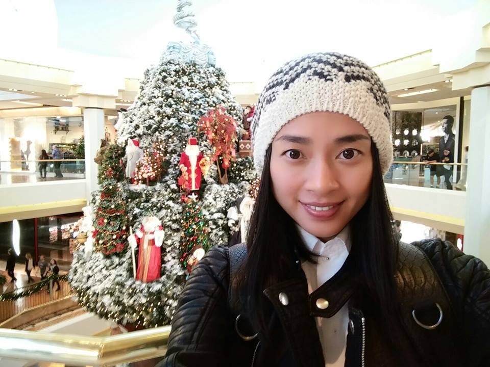 Ngô Thanh Vân: 'Christmas ở đây làm mình nhớ nhà quá..nôn nóng được về lẹ lẹ để trang trí nhà và cây thông noel thôi.'