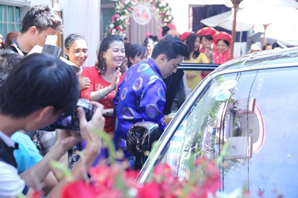 Đám cưới của Lam Trường thu hút rất đông sự quan tâm của công chúng.