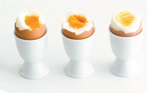 Ăn trứng gà giúp giảm lượng cholesterol trong máu, tăng cao trí não.