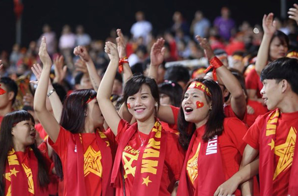 Trả lời trên báo điện tử VNEpress, Phó Chủ tịch VFF Nguyễn Xuân Gụ cho biết, sẽ thưởng nóng cho các cầu thủ tuyển Việt Nam 1 tỷ đồng.