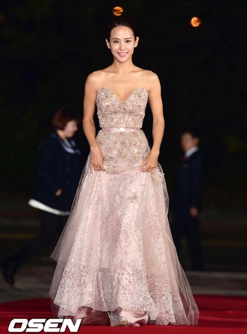 Jo Yeo Jung được mệnh danh là 'nữ hoàng phim nóng' xứ Hàn qua bộ phim cổ trang như Hậu cung, Người hầu.