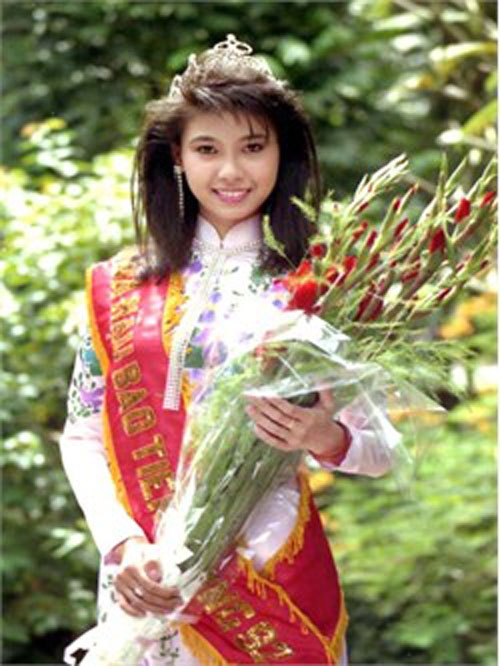 Khi đăng quang vào năm 1992, Hà Kiều Anh mới 16 tuổi và là một trong những hoa hậu trẻ nhất.