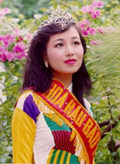 Hoa hậu Việt Nam năm 1990, Diệu Hoa, sở hữu nét đẹp sắc sảo, mặn mà.