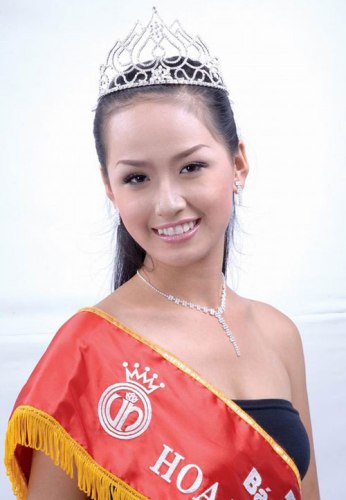 Đăng quang vào năm 2006, Mai Phương Thúy là hoa hậu có chiều cao nổi trội.