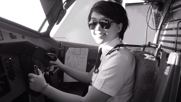 Sinh năm 1989, Nguyễn Kim Châu là người trẻ nhất trong khoảng 1.000 phi công của Tổng công ty Hàng không Việt Nam.