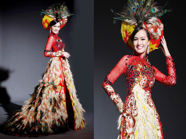 Bộ áo dài đính lông công và đá quý của Thúy Vy tại Hoa hậu Thế giới 2012 bị chê rườm rà và thiếu ý thức bảo về môi trường.