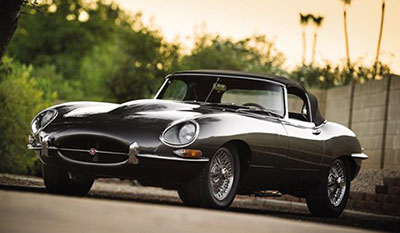 Jaguar XKE/E-Type. Mẫu xe này khi vừa mới ra mắt đã được Enzo Ferrari - người sáng lập Hãng Ferrari đánh giá đây là chiếc xe đẹp nhất mà ông từng thấy.