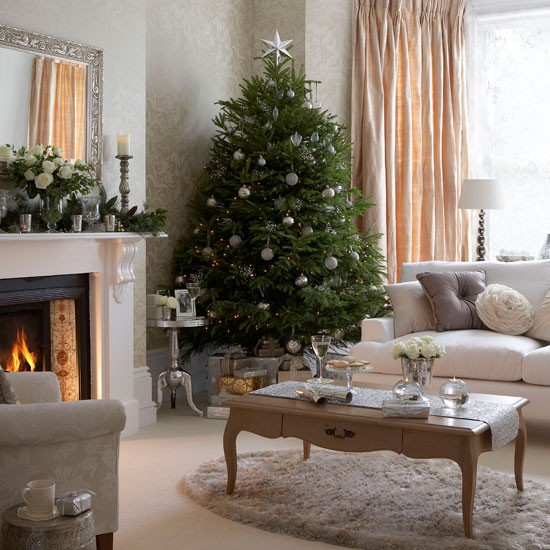 Một ngôi nhà đẹp đón Giáng sinh là điều ai cũng muốn làm cho gia đình mình.