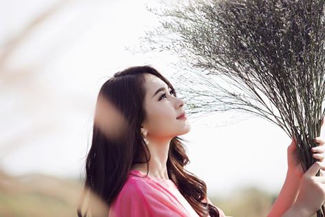 Hoa hậu Đặng Thu Thảo, dịu dàng đón tháng 12.