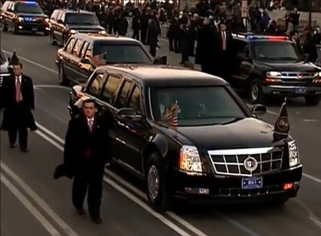 Đảm nhận nhiệm vụ bảo vệ ông chủ Nhà Trắng, chiếc xe chuyên dụng nổi tiếng Cadillac One là cỗ xe tăng núp trong hình hài một ô tô.