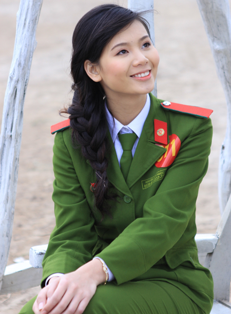 Nét ngọt ngào của nữ cảnh sát Việt Nam.