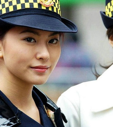 Nét đẹp Á Đông của nữ cảnh sát Hong Kong.