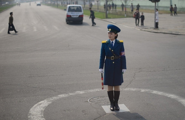 Một bức ảnh hiếm về nữ cảnh sát Triều Tiên.