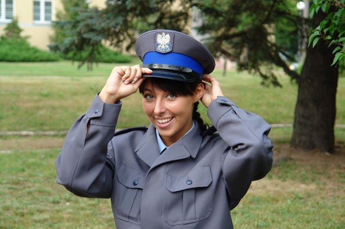 Nữ cảnh sát trẻ của Ba Lan.