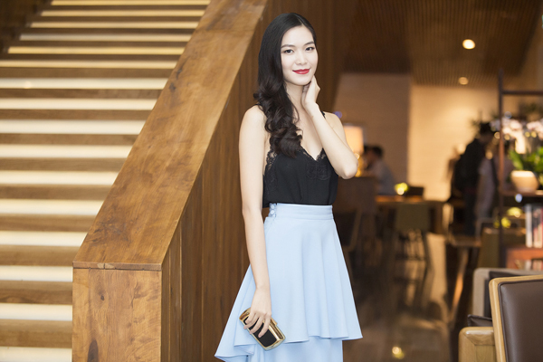 Xuất hiện tại Tuần lễ thời trang quốc tế Việt Nam 2014, Thùy Dung đỡ trở thành tâm điểm của sự chú ý.