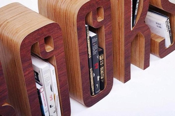 Một tủ đựng sách gỗ cũng có ý nghĩa như một vật phong thủy hữu hiệu đối với người cần bổ sung tính mộc trong nhà.