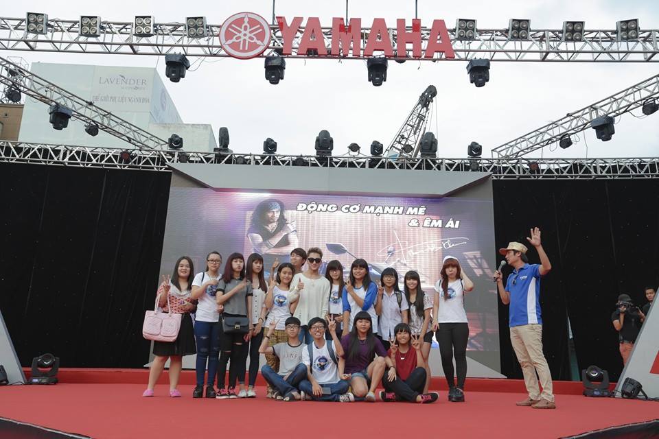 Sơn Tùng có mặt ở Cần Thơ biểu diễn trong một sự kiện của Yamaha.