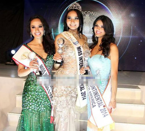 Hai người đẹp giành ngôi vị Á hậu 1 thuộc về đại diện của Cuba - Jesly Mergal và Philippines - Kris Tiffany Janson.