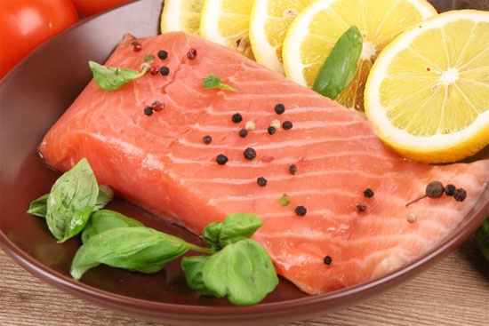 Ăn cá là một trong những cách tốt nhất để 'nạp' protein cho cơ thể vì cá có chứa Omega-3 hàm lượng axit béo cao.