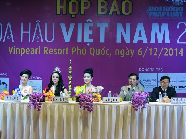 Hoa hậu VN 2014 trả lời tin đồn xăm mình, bị chê nhan sắc