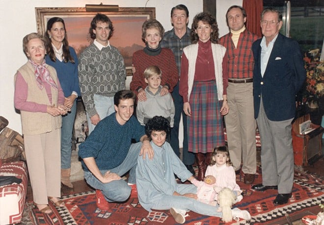 Gia đình Tổng thống Ronald Reagan (nhiệm kỳ 1981 - 1989) và phu nhân Nancy Reagan. Maureen và Michael là hai người con của tổng thống với vợ đầu, nữ diễn viên Jane Wyman. Patti và Ron là hai người con của ông với vợ sau, bà Nancy.