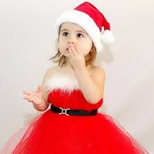 Chiếc đầm voan màu đỏ sẽ giúp bé trở thành cô công chúa Noel xinh đẹp.