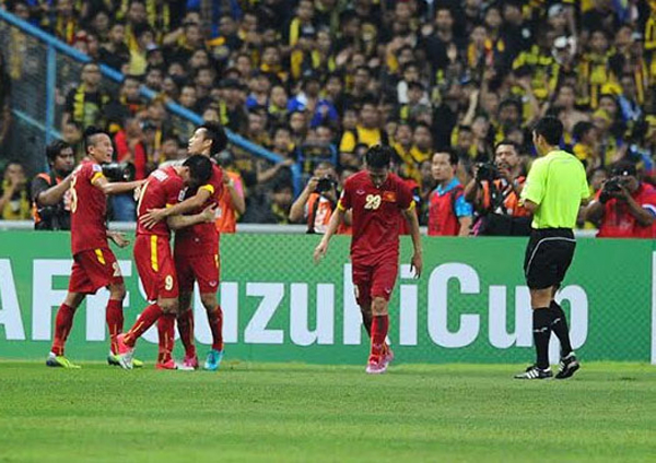 Huy Toàn ăn mừng bàn thắng gỡ hòa 1-1 cho ĐTVN.