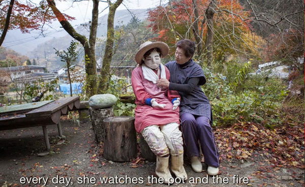 Hiện giờ, trong làng chỉ có vài chục người lớn tuổi, trong số đó có bà Ayano Tsukimi (64 tuổi).