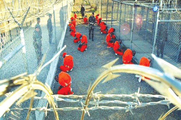 Hình ảnh tù nhân trong nhà tù vịnh Guantanamo, Cuba của Mỹ.