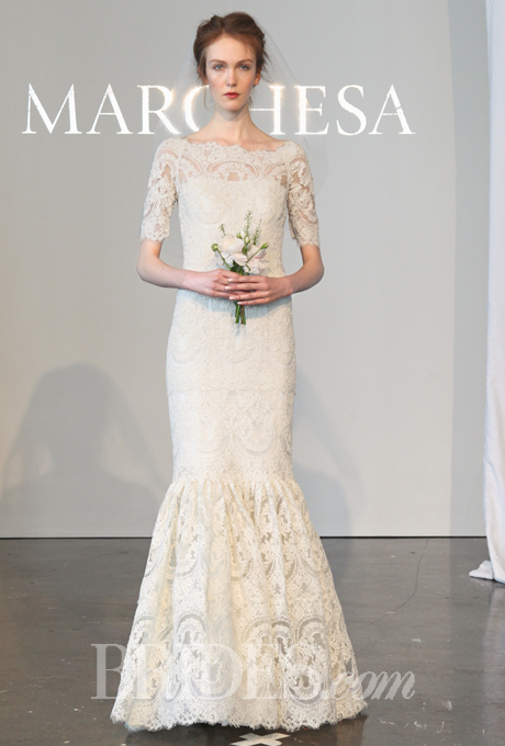 Chiếc váy đuôi cá ren tinh tế, mềm mại của Marchesa được đánh giá là váy cưới của thiên đường.